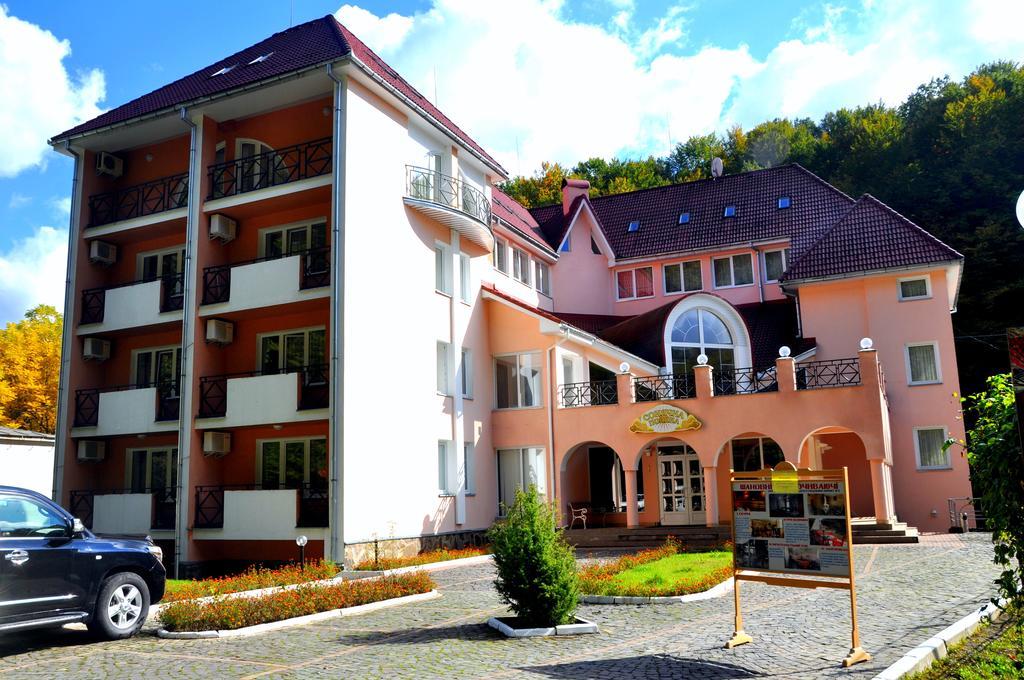 Sonyachna Polyana Hotel Exterior photo