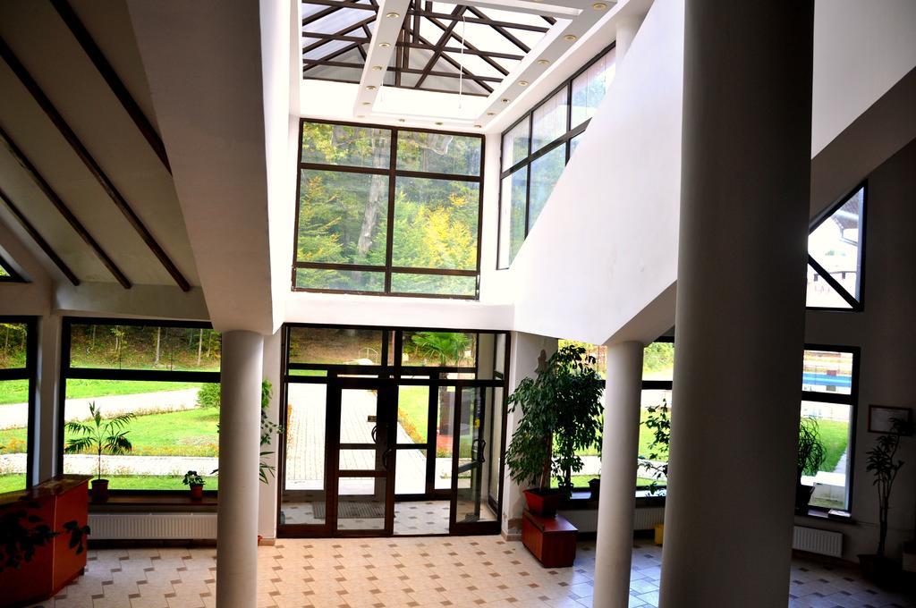 Sonyachna Polyana Hotel Exterior photo