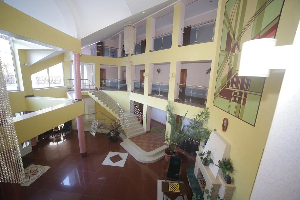 Sonyachna Polyana Hotel Exterior photo